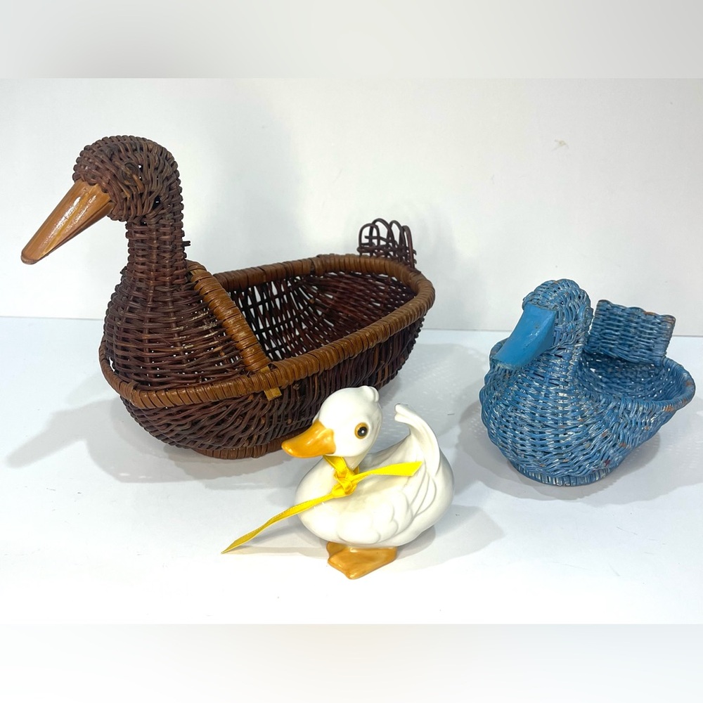 Vtg Ducks-2 Wicker Rattan Basket Wooden Beak 1 HOMCO cottage core Farmhouse
